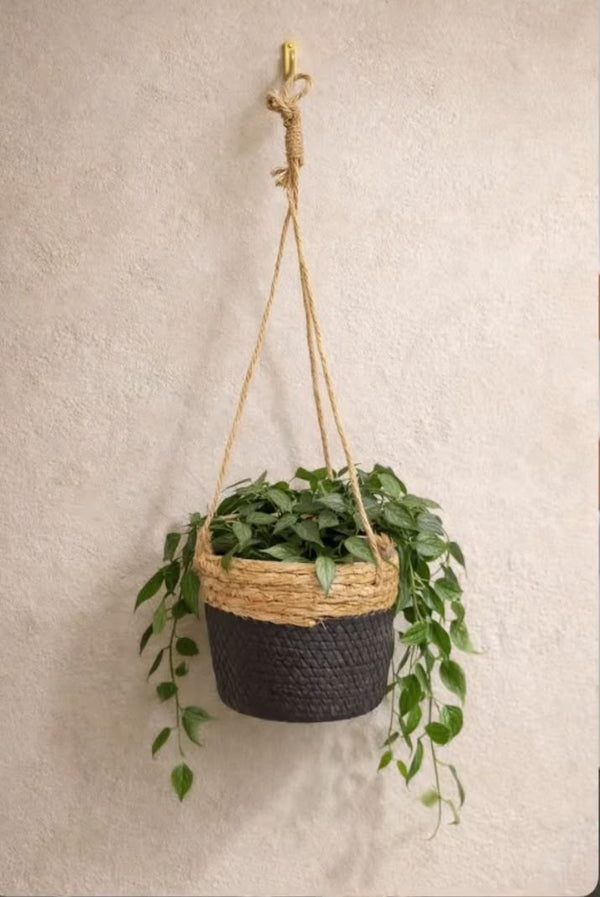 Cache pot en jute suspendu